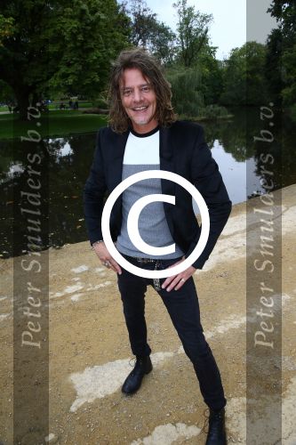 Amsterdam, 21 September 2015
Perspresentatie Dokter Tinus  Dr. Tinus
Tygo Gernandt
