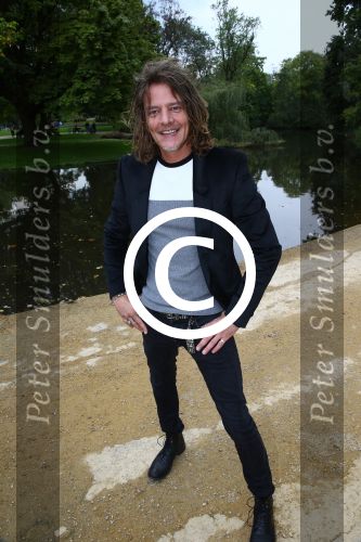 Amsterdam, 21 September 2015
Perspresentatie Dokter Tinus  Dr. Tinus
Tygo Gernandt