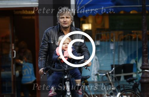 Amsterdam 19 september 2015  
Victor Reinier met zijn dochter op de fiets