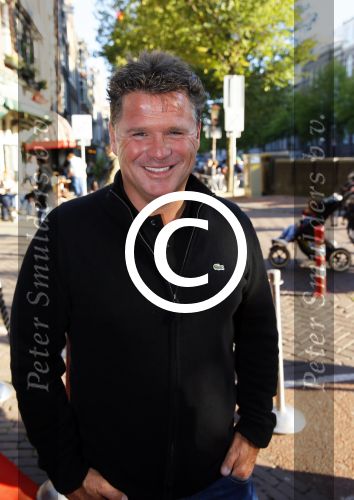 Amsterdam 30 september 2015
Boekpresenatie Joop van Tellingen in Players. Aanwezig Dennis Ria Nathalie en Fender v Tellingen alsmede rest van de familie. Wolter Kroes