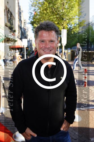 Amsterdam 30 september 2015
Boekpresenatie Joop van Tellingen in Players. Aanwezig Dennis Ria Nathalie en Fender v Tellingen alsmede rest van de familie. Wolter Kroes