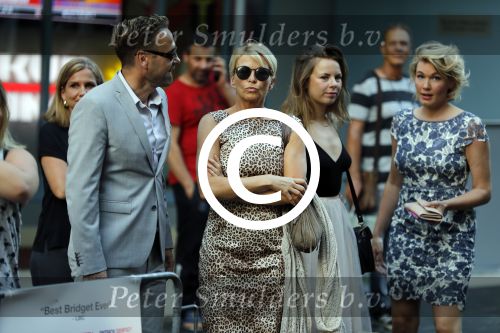 Amsterdam 13 september 2016
Premiere Bridget Jones baby in Tuschinski. Anita Witzier met man