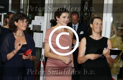 Amsterdam 7 september 2016
Premiere Nationaal ballet in de stopera. Anna Drijver met moeder