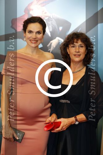 Amsterdam 7 september 2016
Premiere Nationaal ballet in de stopera. Anna Drijver zwanger met haar moeder