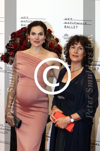 Amsterdam 7 september 2016
Premiere Nationaal ballet in de stopera. Anna Drijver zwanger met haar moeder
