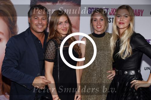 Amsterdam 13 september 2016
Premiere Bridget Jones baby in Tuschinski. Otto Klein met dochter en Anouk Hoogendijk met ...