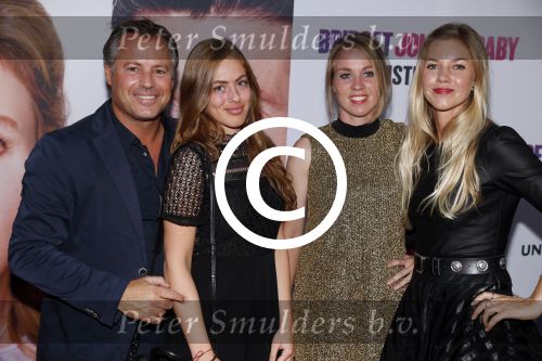 Amsterdam 13 september 2016
Premiere Bridget Jones baby in Tuschinski. Otto Klein met dochter en Anouk Hoogendijk met ...