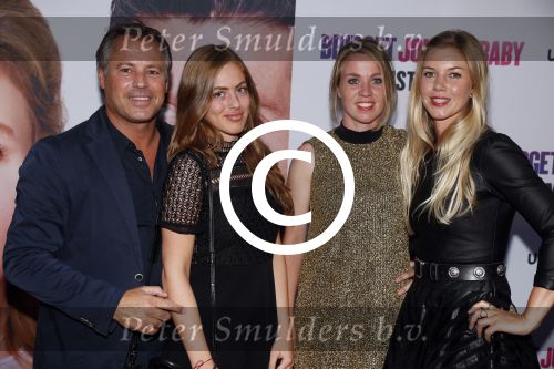 Amsterdam 13 september 2016
Premiere Bridget Jones baby in Tuschinski. Otto Klein met dochter en Anouk Hoogendijk met ...