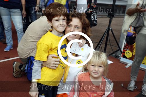 Amsterdam 21 september 2016
Sportdag van de Johan Cruijff foundation in het Olympisch stadion. Danny Cruijff en Estelle Cruijff zijn aanwezig . Barbara Barend met zoon en dochter