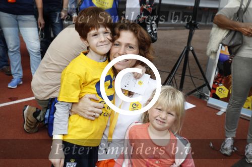 Amsterdam 21 september 2016
Sportdag van de Johan Cruijff foundation in het Olympisch stadion. Danny Cruijff en Estelle Cruijff zijn aanwezig . Barbara Barend met zoon en dochter