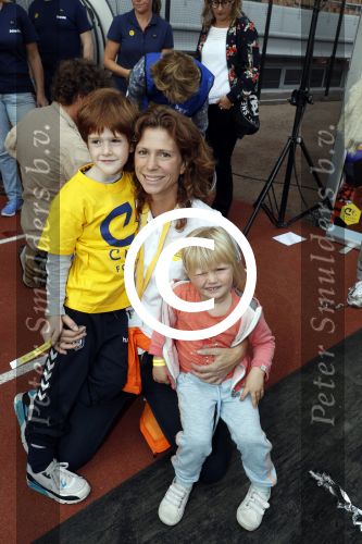 Amsterdam 21 september 2016
Sportdag van de Johan Cruijff foundation in het Olympisch stadion. Danny Cruijff en Estelle Cruijff zijn aanwezig . Barbara Barend met zoon en dochter