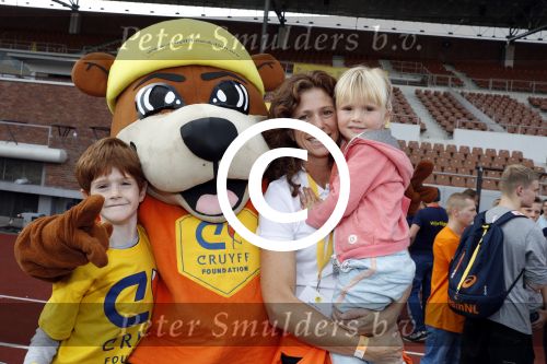 Amsterdam 21 september 2016
Sportdag van de Johan Cruijff foundation in het Olympisch stadion. Danny Cruijff en Estelle Cruijff zijn aanwezig . Barbara Barend met zoon en dochter