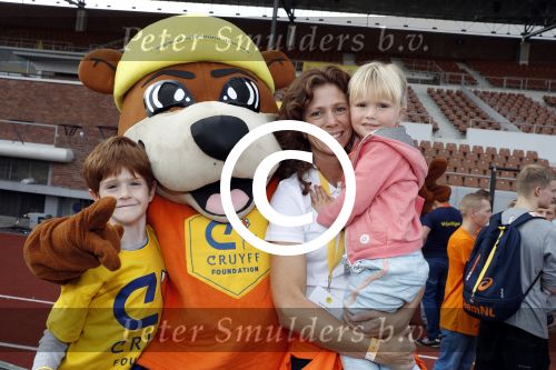 Amsterdam 21 september 2016
Sportdag van de Johan Cruijff foundation in het Olympisch stadion. Danny Cruijff en Estelle Cruijff zijn aanwezig . Barbara Barend met zoon en dochter