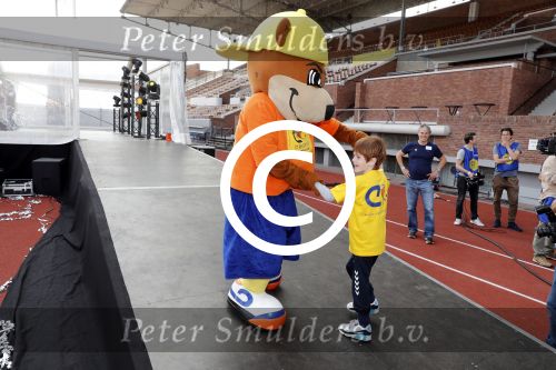 Amsterdam 21 september 2016
Sportdag van de Johan Cruijff foundation in het Olympisch stadion. Danny Cruijff en Estelle Cruijff zijn aanwezig . Barbara Barend met zoon en dochter