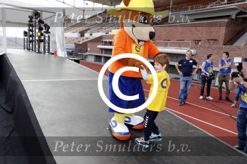 Amsterdam 21 september 2016
Sportdag van de Johan Cruijff foundation in het Olympisch stadion. Danny Cruijff en Estelle Cruijff zijn aanwezig . Barbara Barend met zoon en dochter