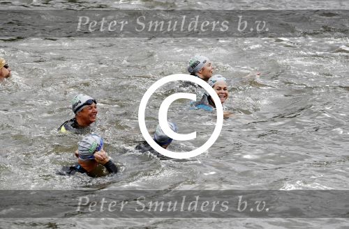 Amsterdam 11 september 2016
Amsterdam city swim tbv ALS door de amsterdamse grachten. Bartina en Debbie Koeman