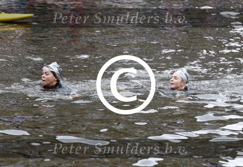 Amsterdam 11 september 2016
Amsterdam city swim tbv ALS door de amsterdamse grachten. Bartina en Debbie Koeman