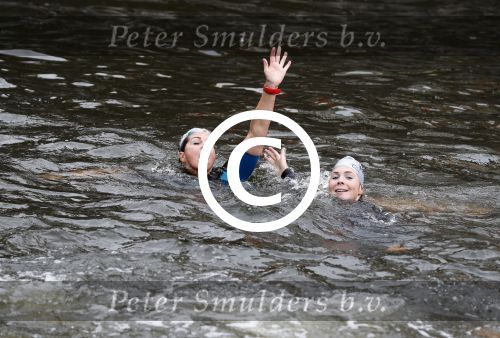 Amsterdam 11 september 2016
Amsterdam city swim tbv ALS door de amsterdamse grachten. Bartina en Debbie Koeman