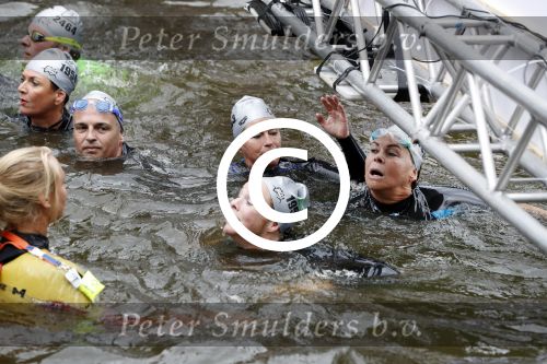 Amsterdam 11 september 2016
Amsterdam city swim tbv ALS door de amsterdamse grachten. Bartina en Debbie Koeman