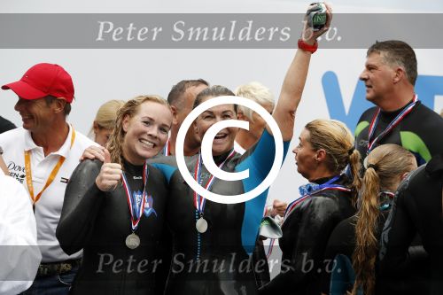 Amsterdam 11 september 2016
Amsterdam city swim tbv ALS door de amsterdamse grachten. Bartina en Debbie Koeman