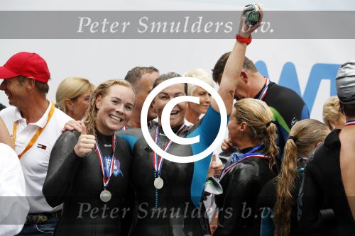 Amsterdam 11 september 2016
Amsterdam city swim tbv ALS door de amsterdamse grachten. Bartina en Debbie Koeman