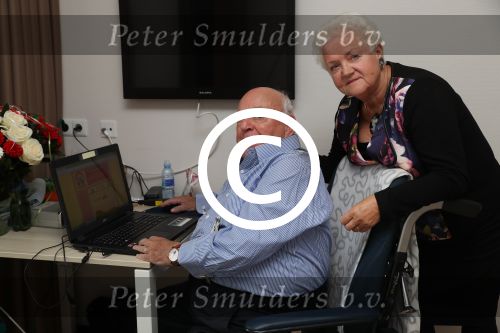 Vlaardingen, 29 September 2016
Bas v Toor in rolstoel samen met zijn vrouw Coby v Toor in zijn kamer bij Revalidatiecentrum Marnix