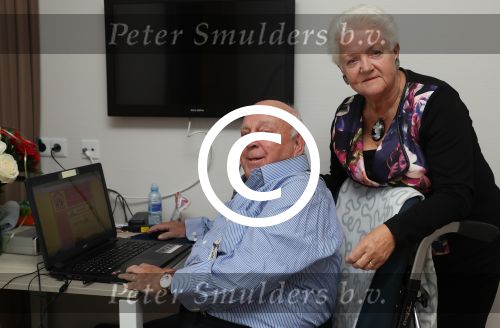 Vlaardingen, 29 September 2016
Bas v Toor in rolstoel samen met zijn vrouw Coby v Toor in zijn kamer bij Revalidatiecentrum Marnix