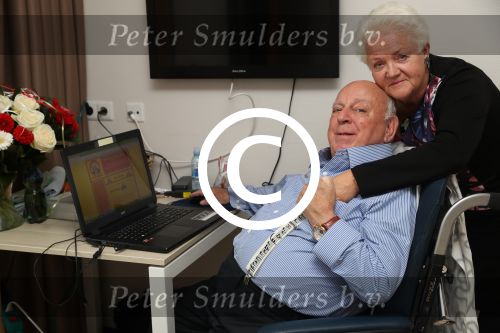 Vlaardingen, 29 September 2016
Bas v Toor in rolstoel samen met zijn vrouw Coby v Toor in zijn kamer bij Revalidatiecentrum Marnix