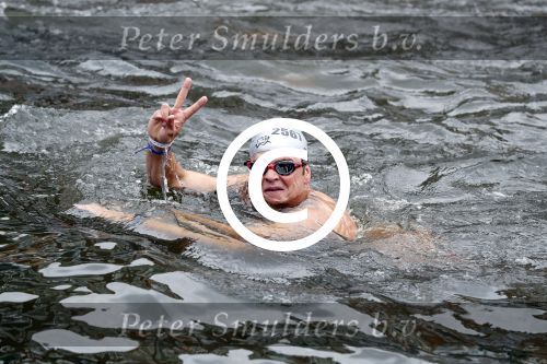Amsterdam 11 september 2016
Amsterdam city swim tbv ALS door de amsterdamse grachten. Beau v Erven Dorens met zoon