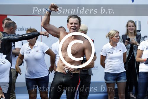 Amsterdam 11 september 2016
Amsterdam city swim tbv ALS door de amsterdamse grachten. Beau v Erven Dorens met zoon