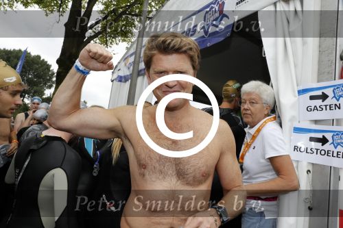 Amsterdam 11 september 2016
Amsterdam city swim tbv ALS door de amsterdamse grachten. Beau v Erven Dorens met zoon
