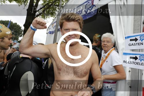 Amsterdam 11 september 2016
Amsterdam city swim tbv ALS door de amsterdamse grachten. Beau v Erven Dorens met zoon