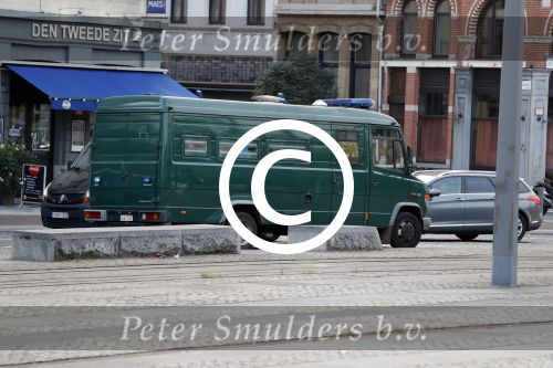 Antwerpen 21 sptember 2016
Frank Masmeijer arriveert bij de rechtbank van Antwerpen et een cameraploeg van SBS6 ivm opames van zijn real life soap. Ook zijn schoonvader is erbij. boevenwagen