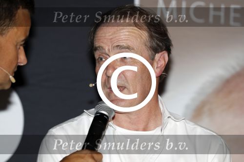 Rotterdam 14 september 2016
Boekpresentatie boek Rene v Gijp geschreven door Michiel v Egmond bij the harbour club. Zijn zoons Bicky en Sanny kregen de eerste exemplaren. Casper v Eijk