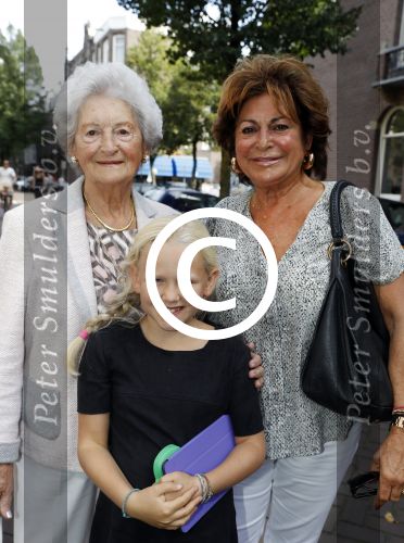 Amsterdam 10 septmber 2016
Opening winkel en modeshow Sheila de Vries. Christine Kroonenberg met moeder en kleindochter