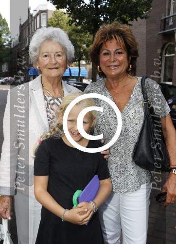 Amsterdam 10 septmber 2016
Opening winkel en modeshow Sheila de Vries. Christine Kroonenberg met moeder en kleindochter