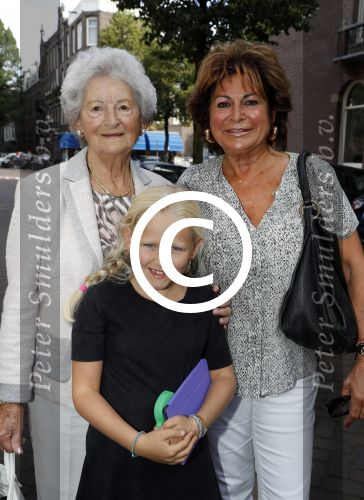 Amsterdam 10 septmber 2016
Opening winkel en modeshow Sheila de Vries. Christine Kroonenberg met moeder en kleindochter
