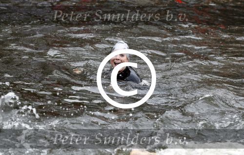 Amsterdam 11 september 2016
Amsterdam city swim tbv ALS door de amsterdamse grachten. Bartina en Debbie Koeman