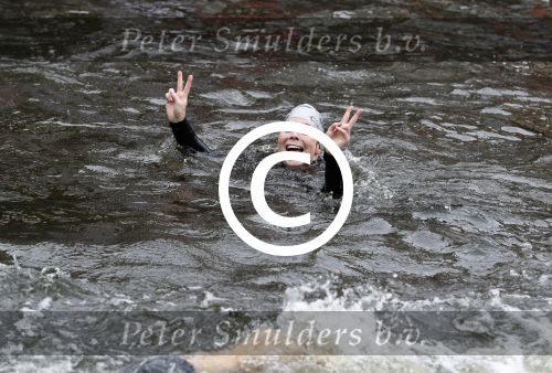Amsterdam 11 september 2016
Amsterdam city swim tbv ALS door de amsterdamse grachten. Bartina en Debbie Koeman