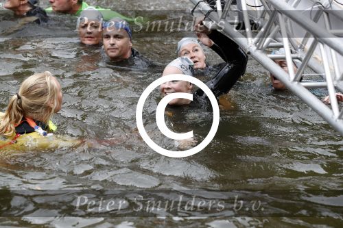 Amsterdam 11 september 2016
Amsterdam city swim tbv ALS door de amsterdamse grachten. Bartina en Debbie Koeman