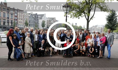 Amsterdam 17 september 2016
Erwin Olaf en zijn partner Kevin trouwen in de stopera . Beide moeders alsmede Hans v Manen waren aanwezig. Ze vertrokken met de fiets