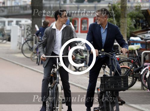 Amsterdam 17 september 2016
Erwin Olaf en zijn partner Kevin trouwen in de stopera . Beide moeders alsmede Hans v Manen waren aanwezig. Ze vertrokken met de fiets