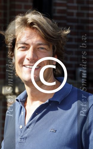 Rotterdam 14 september 2016
Boekpresentatie boek Rene v Gijp geschreven door Michiel v Egmond bij the harbour club. Zijn zoons Bicky en Sanny kregen de eerste exemplaren. Frank danen