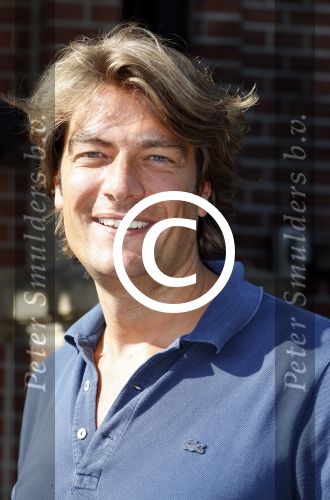 Rotterdam 14 september 2016
Boekpresentatie boek Rene v Gijp geschreven door Michiel v Egmond bij the harbour club. Zijn zoons Bicky en Sanny kregen de eerste exemplaren. Frank danen