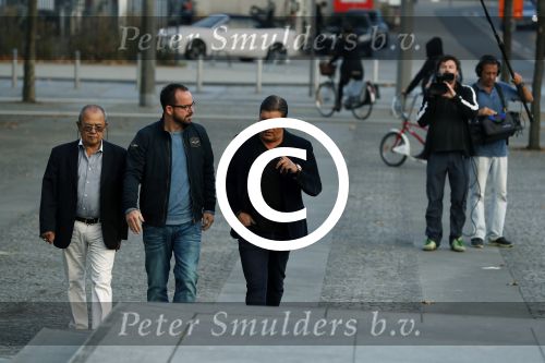 Antwerpen 21 sptember 2016
Frank Masmeijer arriveert bij de rechtbank van Antwerpen et een cameraploeg van SBS6 ivm opames van zijn real life soap. Ook zijn schoonvader is erbij