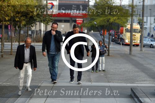 Antwerpen 21 sptember 2016
Frank Masmeijer arriveert bij de rechtbank van Antwerpen et een cameraploeg van SBS6 ivm opames van zijn real life soap. Ook zijn schoonvader is erbij