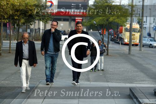 Antwerpen 21 sptember 2016
Frank Masmeijer arriveert bij de rechtbank van Antwerpen et een cameraploeg van SBS6 ivm opames van zijn real life soap. Ook zijn schoonvader is erbij