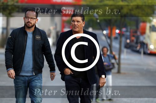 Antwerpen 21 sptember 2016
Frank Masmeijer arriveert bij de rechtbank van Antwerpen et een cameraploeg van SBS6 ivm opames van zijn real life soap. Ook zijn schoonvader is erbij