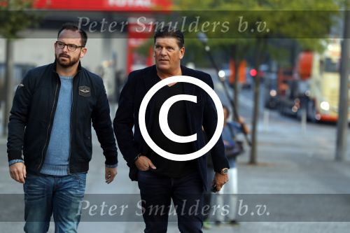Antwerpen 21 sptember 2016
Frank Masmeijer arriveert bij de rechtbank van Antwerpen et een cameraploeg van SBS6 ivm opames van zijn real life soap. Ook zijn schoonvader is erbij