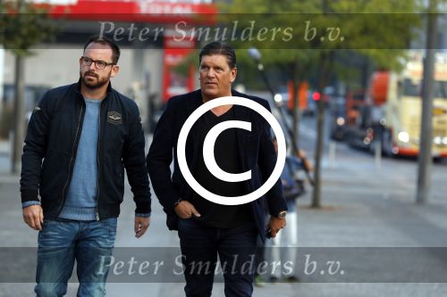 Antwerpen 21 sptember 2016
Frank Masmeijer arriveert bij de rechtbank van Antwerpen et een cameraploeg van SBS6 ivm opames van zijn real life soap. Ook zijn schoonvader is erbij